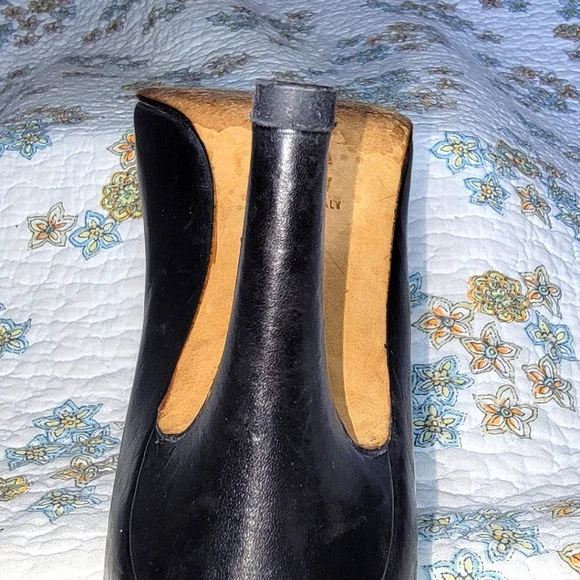 Manolo Blahnik black leather pumps size 38 gentle used - Picture 2 of 12